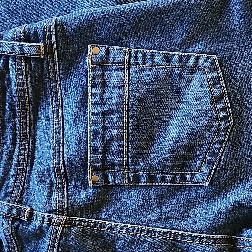 CAbi Slim Straight Leg Jean Size 8, Like New - Picture 9 of 10